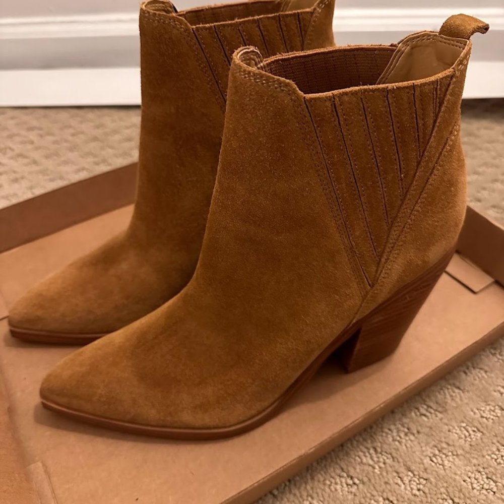 New! MARC FISHER Women’s Gadri Suede Heeled Bootie Medium Natural Size 8.5